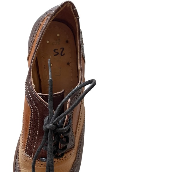 Bed Stu Cobbler Two-Tone Brown and Tan Oxfords - Picture 4 of 11